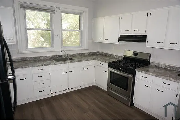 124 Knox St — Photo 8