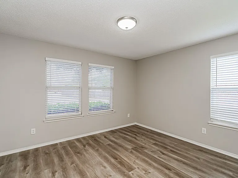 2036 Silverado Dr — Photo 5