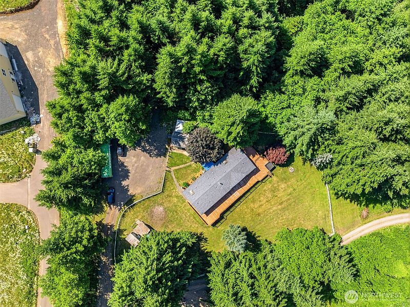 5th image of 210 Webster Lane