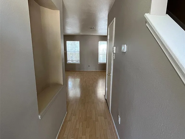 9625 Sugar Hill Dr — Photo 3