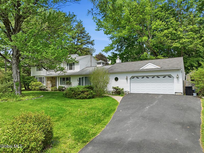 2nd image of 60 Thorndale Road