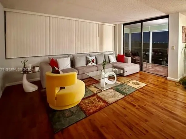 1400 Saint Charles Pl APT 612, Pembroke Pines, FL 33026