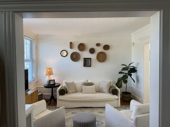 1389 D St NE, Washington, DC 20002