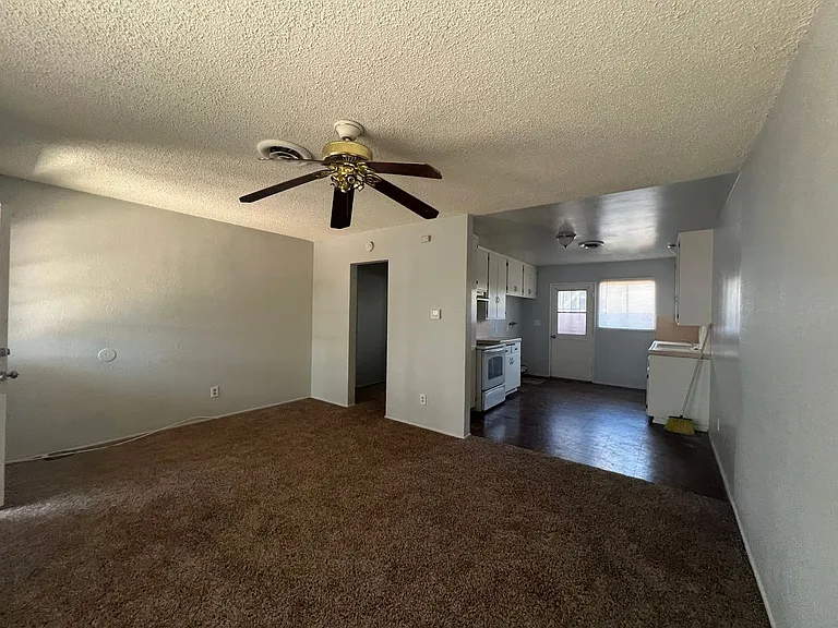 229 S Buena Vista St — Photo 38