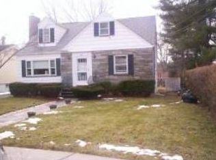 586 Riverside Dr, Hillside, NJ 07205