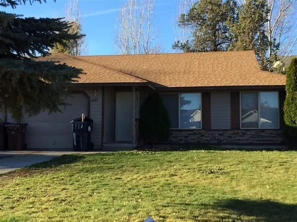 2147 & 2149 SW Canyon Dr, Redmond, OR 97756