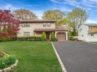 15 Brandywine Dr, Mastic, NY 11950