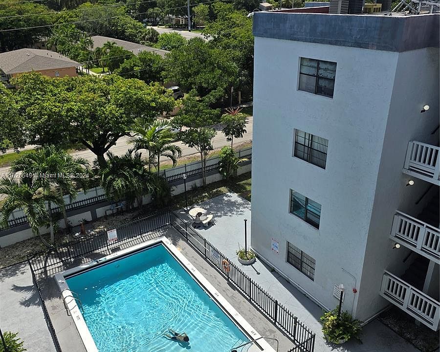 1st image of 13500 NE 3rd Ct APT 124