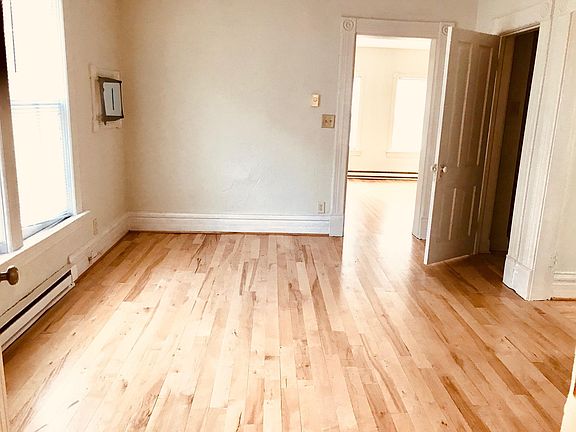 3rd image of 364 Sherburne Ave #2
