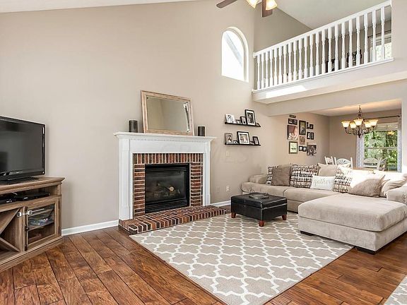 4th image of 1017 Pebble Brook Dr