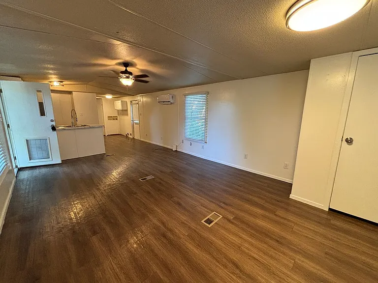 304 N Bloomington St #26 — Photo 12