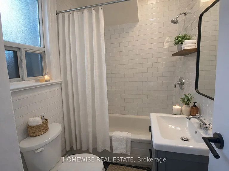 1542 King St W #2 — Photo 5