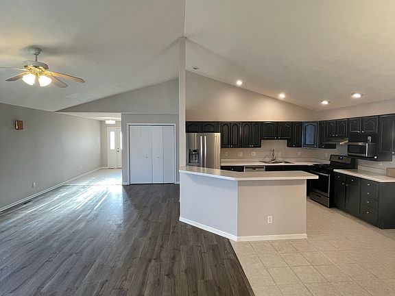 2nd image of 10885 Park St