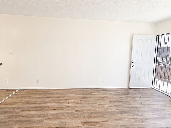 4th image of 2630 S La Salle Ave APT 1