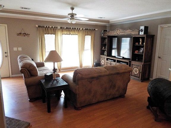 3rd image of 215 Lakeshore Dr