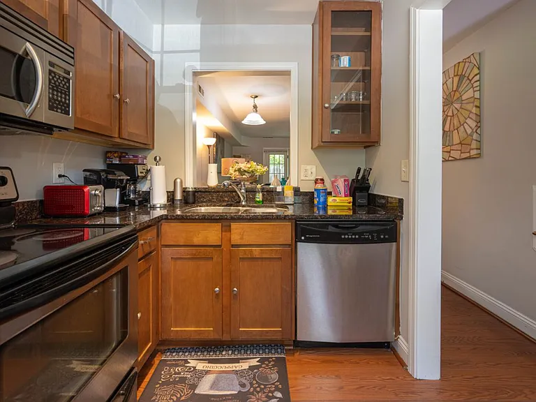 Green Oaks Ln — Photo 22