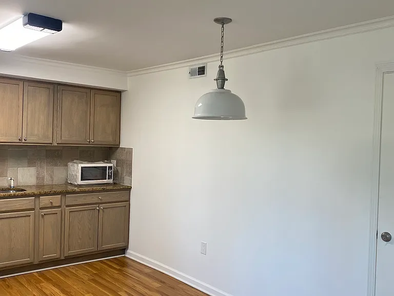 5027 Castlewood Dr — Photo 10