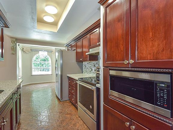 5th image of 5751 Ludington Dr
