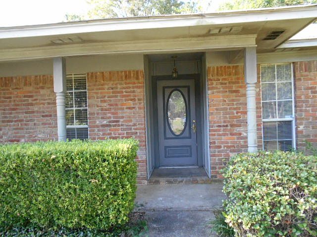 1st image of 2921 Clear Creek Dr