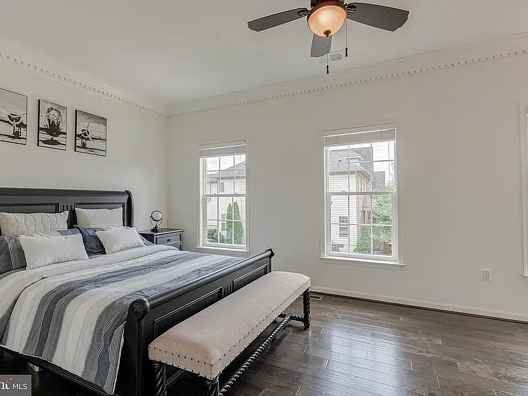 5964 Manorview Way — Photo 34