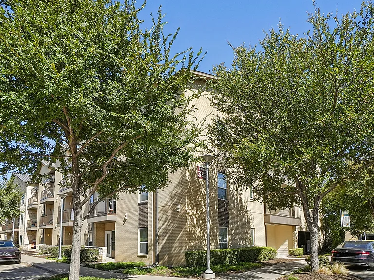 Mercer Crossing Apartments — Photo 29