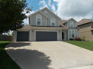 10120 Sunset Dr, Lenexa, KS 66220