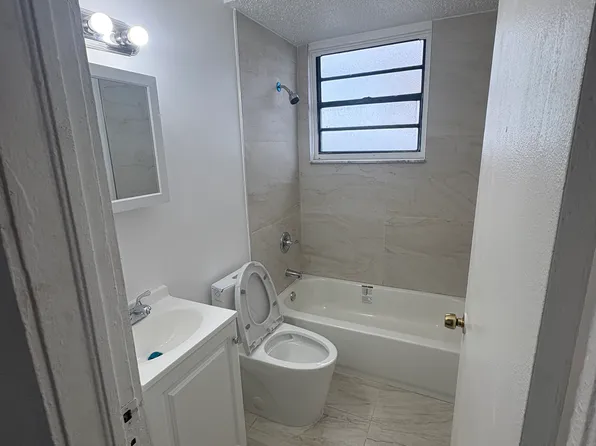 7149 Bay Dr, Miami Beach, FL