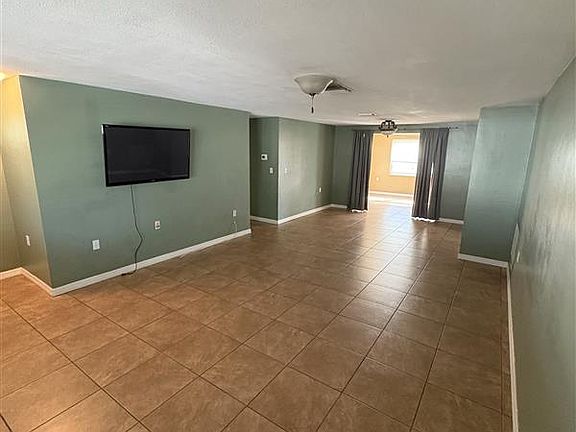 4th image of 1116 Rushmore Dr