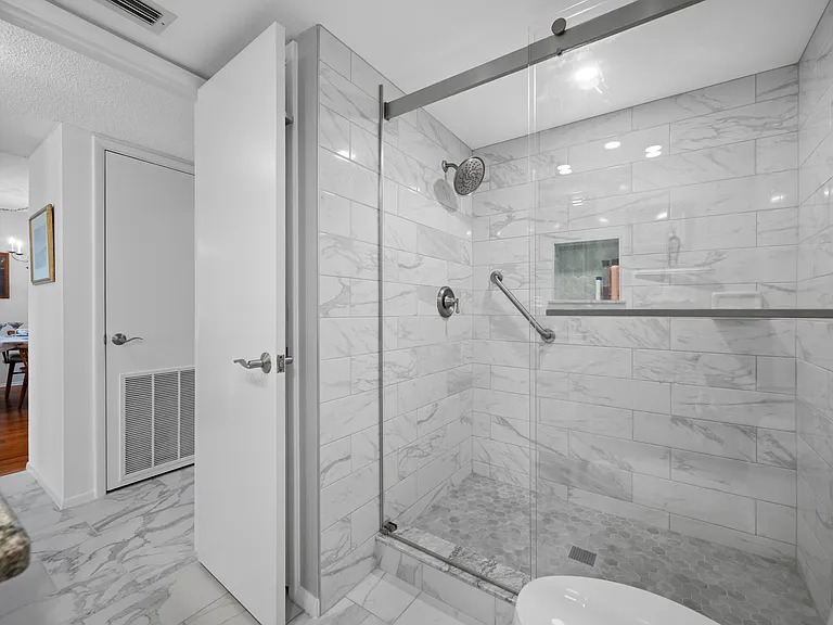 121 Island Way #323 — Photo 31