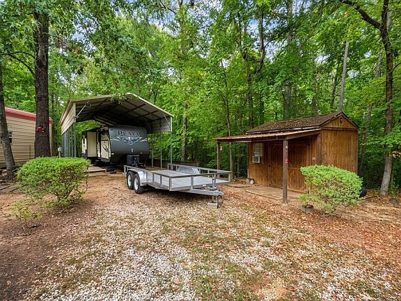 3rd image of 1190 Hidden Oaks Dr