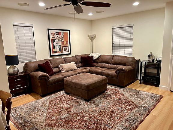 3rd image of 957 Virginia St