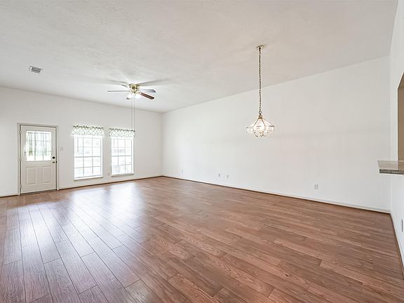 4th image of 819 Woodfern Glen Ln