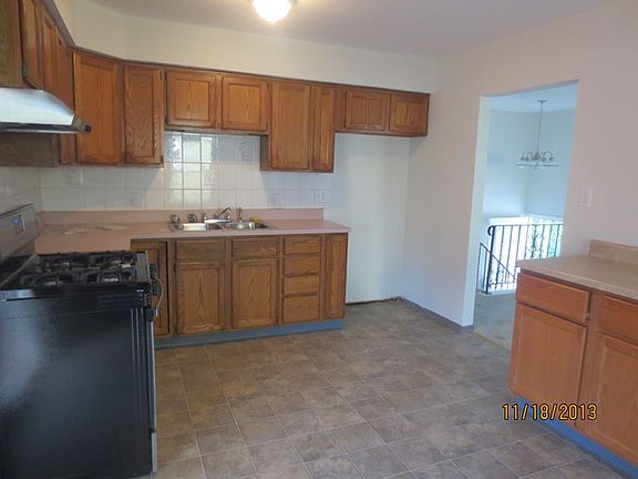 5th image of 243 N Park St