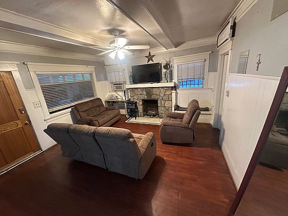 5th image of 659 E 52nd Pl