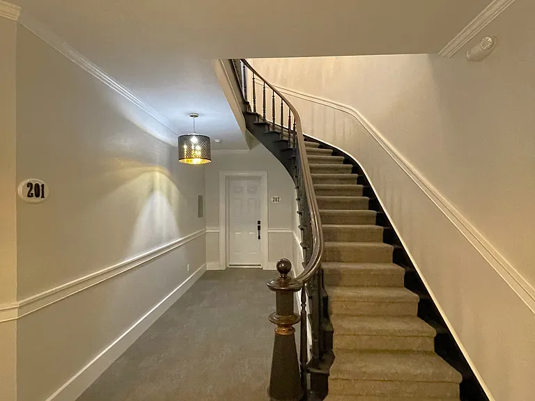 110 Baldwin Street Foyer