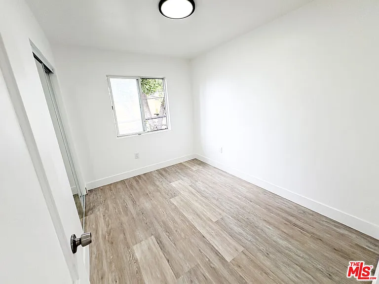 2637 S Manhattan Pl #8 — Photo 20