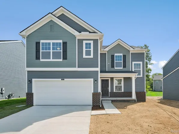 368 Edge Brook Dr, Holly, MI 48442