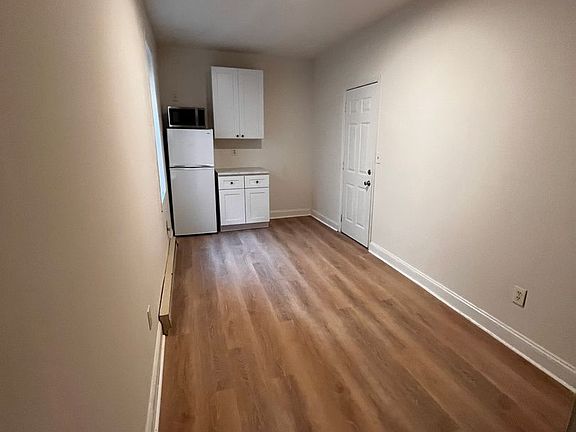 5th image of 452 E Girard Ave #103