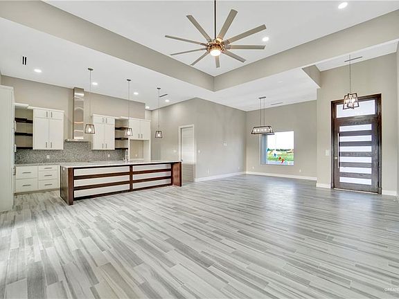 5th image of 13805 N 36th St