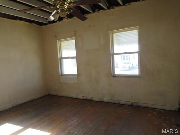 4th image of 128 Bonds Ave