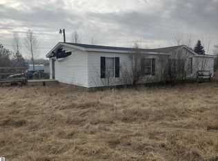 11342 E Pakes Rd, Crystal, MI 48818