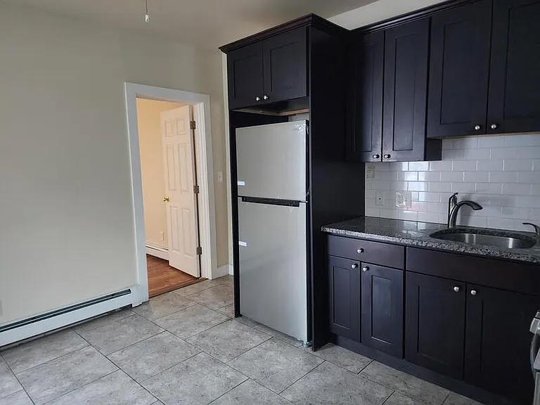157 N Clinton St #B — Photo 14