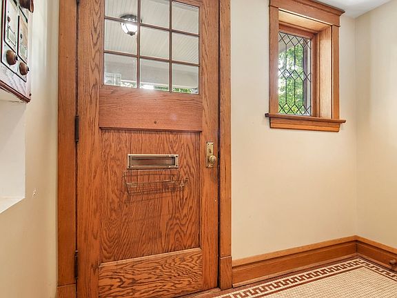 3rd image of 1110 S Oak Park Ave