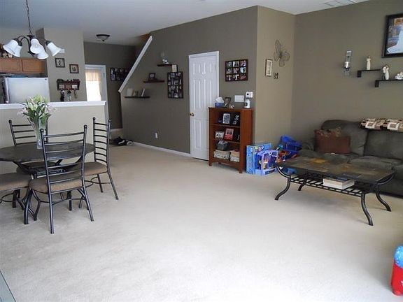 3rd image of 897 Flagstone Dr