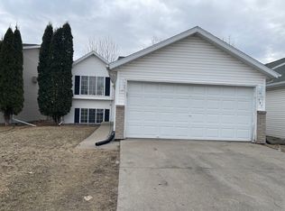 741 50th St S, Fargo, ND 58103