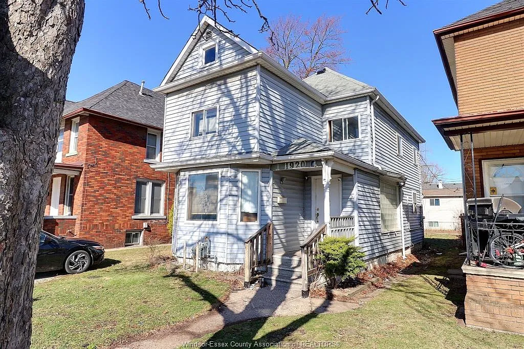 1920 University Ave W photo 1
