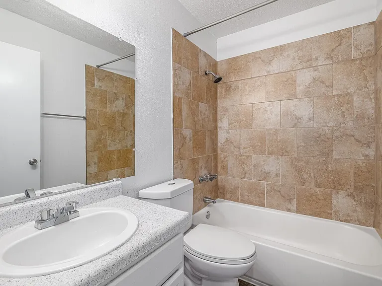 Residences at Overlook — Photo 41
