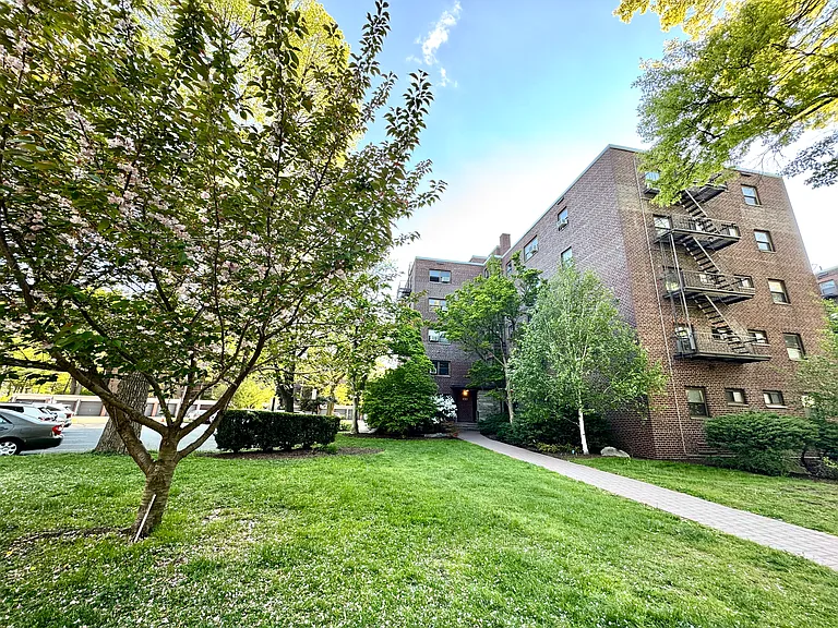 35 Acre Park-Setting