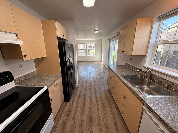 3rd image of 2430 Pacific St #2436