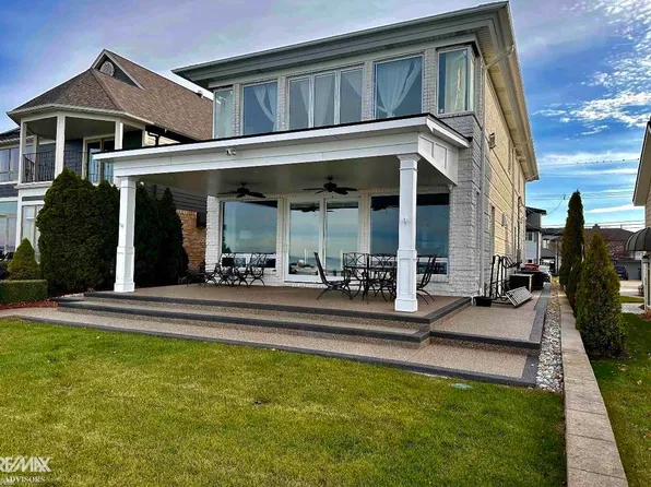 32857 N River Rd, Harrison Township, MI 48045